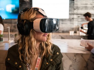 Wirtualna rzeczywistość. Stan technologii i standardy VR