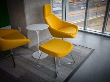 Stół rozkładany z krzesłami w stylu loft