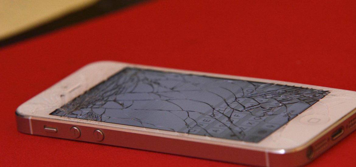 Uszkodzony ekran w telefonie
