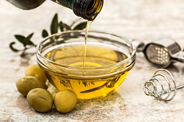 Oleje roślinne i oliwy z oliwek. Odkryj ich wartości odżywcze