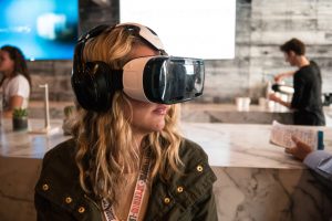 Wirtualna rzeczywistość. Stan technologii i standardy VR