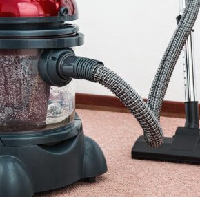 Kompleksowe czyszczenie dywanów – jak je wykonać prawidłowo?