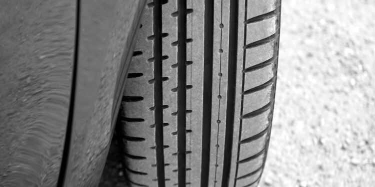wymiana opon w samochodzie